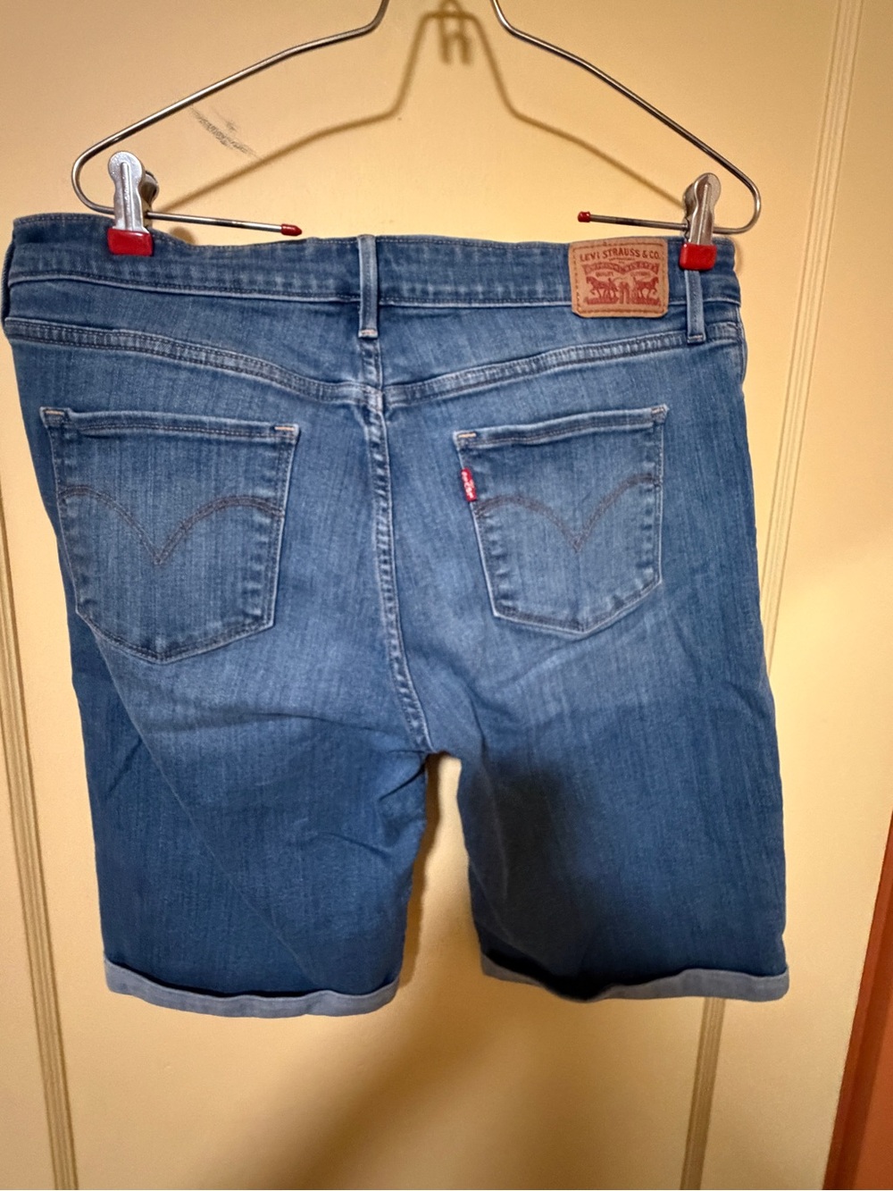 Levi's Women's Medium Blue Denim Rolled-Hem Shorts